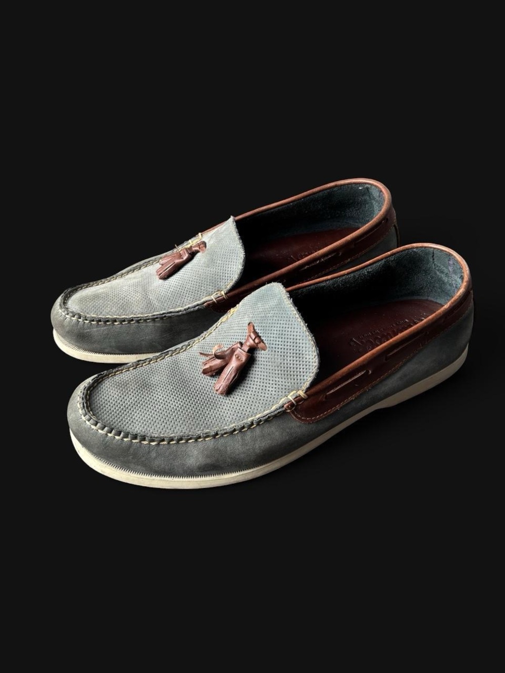 ✨Hitchcock gray &
brown leather loafers with tassel detail✨